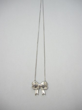 Colar "lacinho presente"